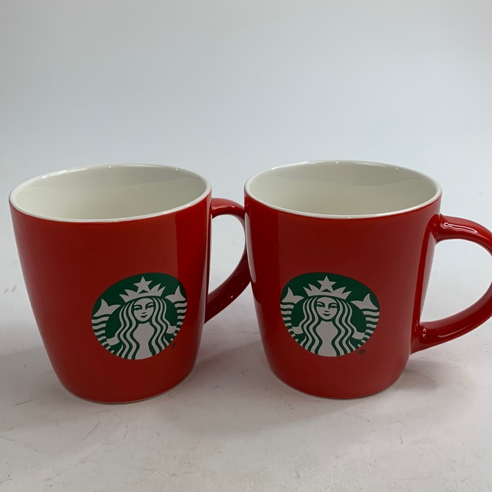 Starbucks Mugs Set of two Red Green logo 2021 12oz microwave dishwasher safe
